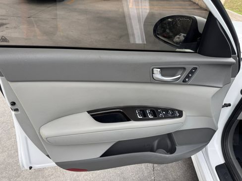 Used 2016 Kia Optima EX w/ Premium Package image 12