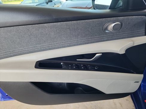 Used 2024 Hyundai Elantra Limited FWD image 11