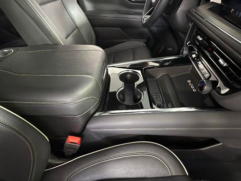 Certified 2025 Chevrolet Suburban Premier image 39