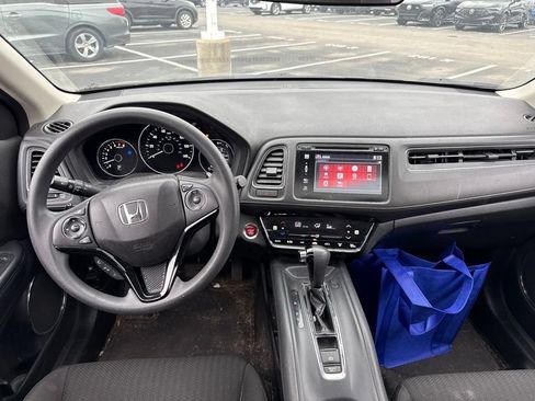 Used 2018 Honda HR-V EX image 18