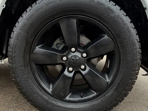 Used 2014 RAM 1500 Express RWD image 14