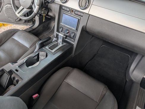 Used 2006 Ford Mustang Convertible image 19