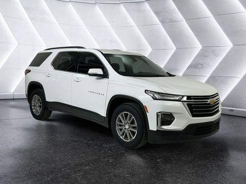 Used 2023 Chevrolet Traverse LT FWD image 1