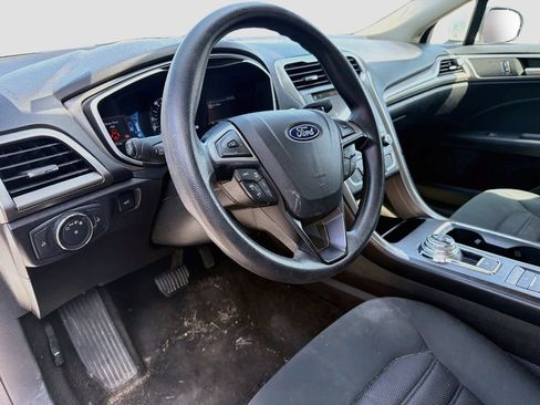 Used 2019 Ford Fusion SE FWD image 9