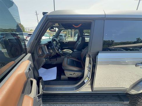 Used 2022 Ford Bronco Outer Banks AWD/4WD image 13
