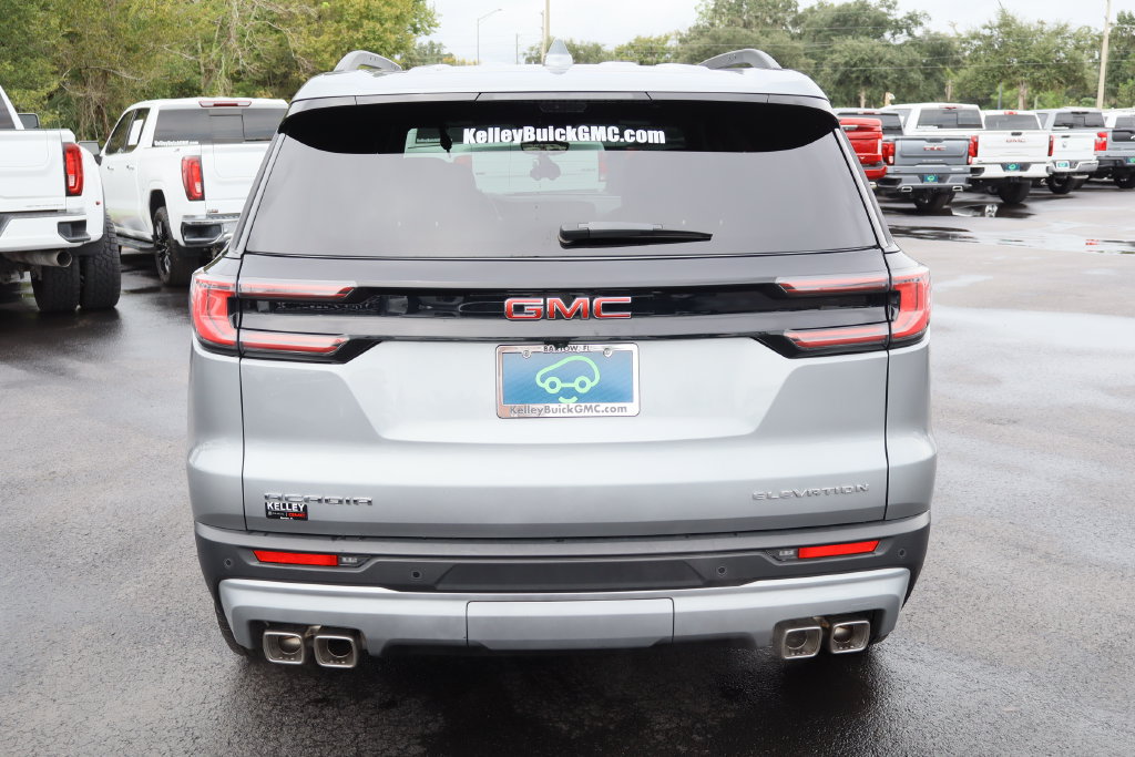 Certified 2026 GMC Acadia Elevation w/ Elevation Premium Package FWD image 8
