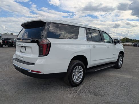 New 2026 Chevrolet Suburban LS RWD image 6