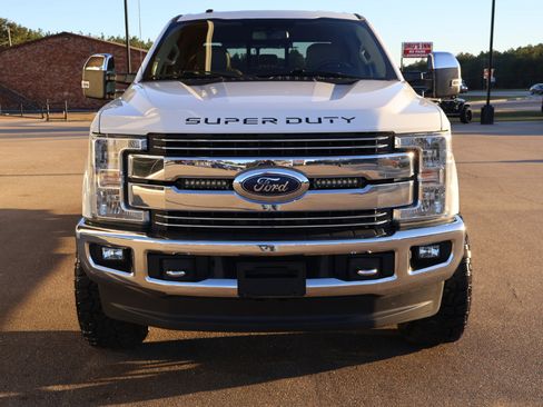Used 2017 Ford F250 Lariat w/ Chrome Package image 7