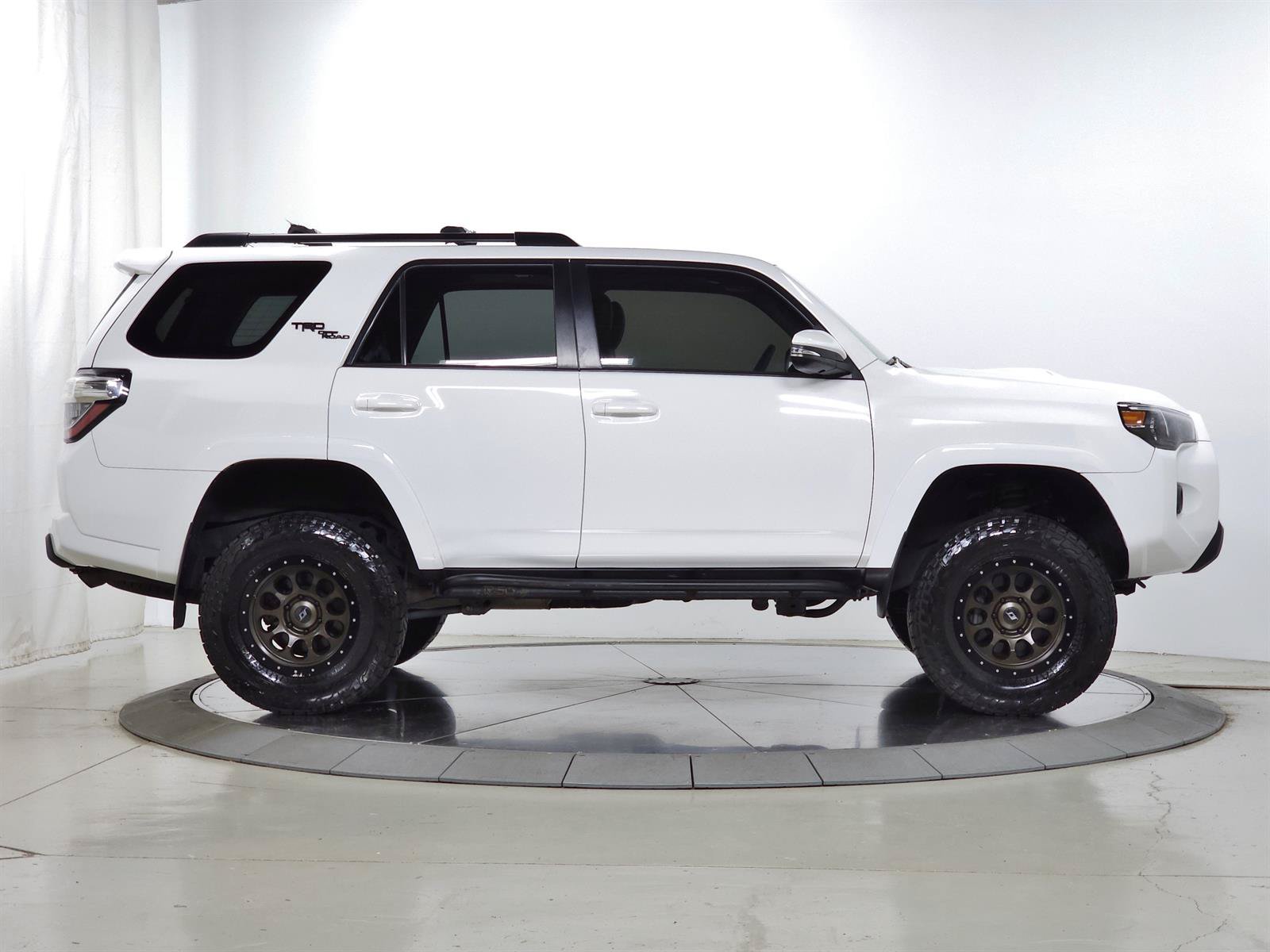 Used 2018 Toyota 4Runner TRD Off-Road Premium AWD/4WD image 11