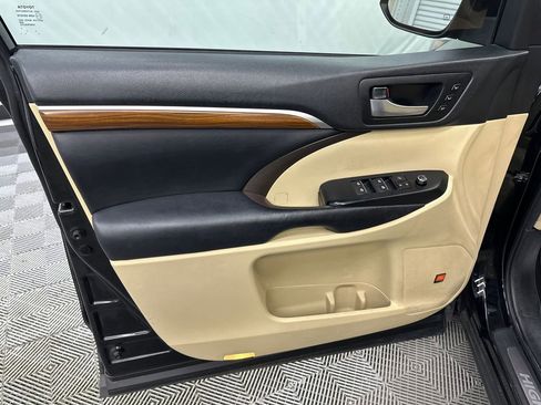 Used 2018 Toyota Highlander Limited Platinum image 9