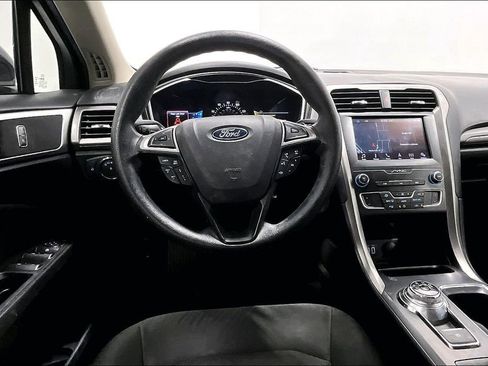 Used 2019 Ford Fusion SE image 7