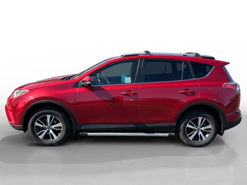 Used 2017 Toyota RAV4 XLE FWD image 2