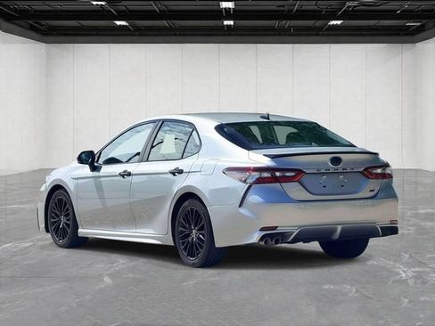 Used 2022 Toyota Camry SE w/ Convenience Package FWD image 3