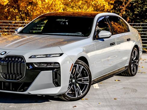 New 2025 BMW 760i xDrive w/ Executive Package image 3