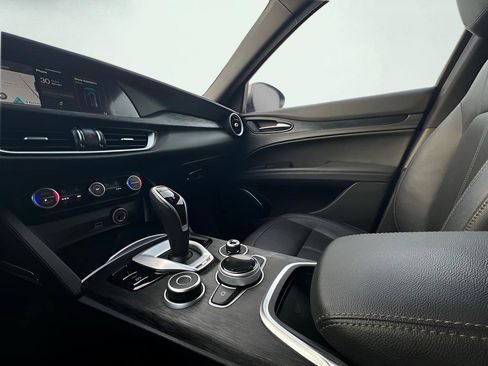 Used 2023 Alfa Romeo Stelvio Sprint image 61