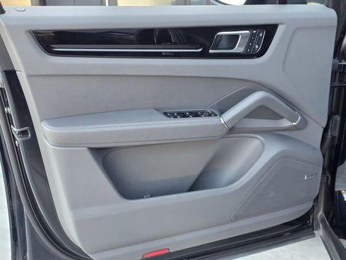 Certified 2023 Porsche Cayenne Platinum Edition AWD/4WD image 19