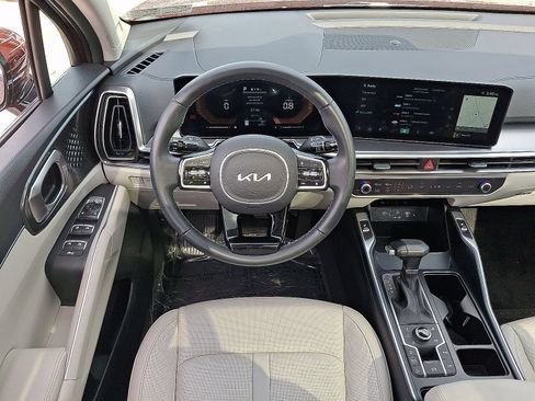 Certified 2025 Kia Sorento EX w/ Panoramic Sunroof Package AWD/4WD image 11