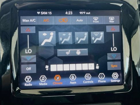 Used 2019 Jeep Cherokee Limited FWD image 16