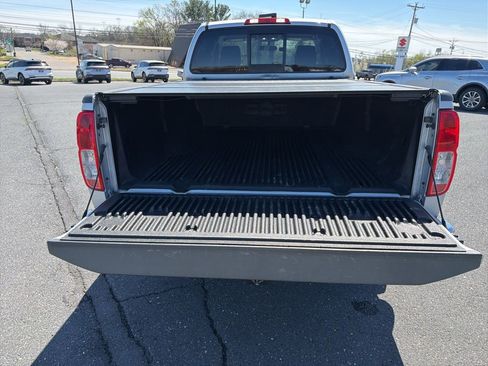Used 2015 Nissan Frontier SV image 17