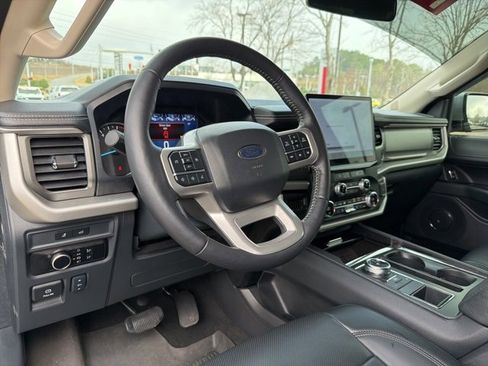 Used 2024 Ford Expedition XLT image 11