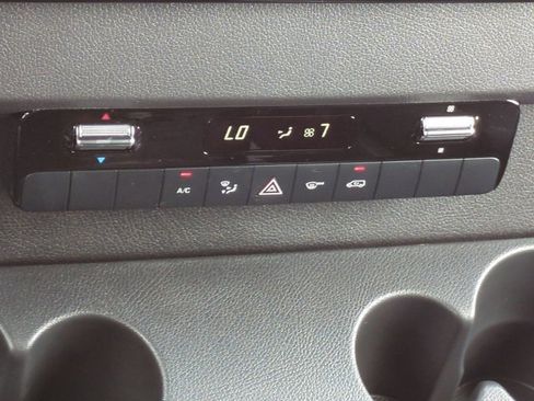 Used 2025 Mercedes-Benz Sprinter 2500 image 19