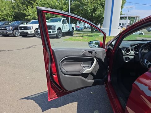 Used 2013 Ford Fiesta SE FWD image 19