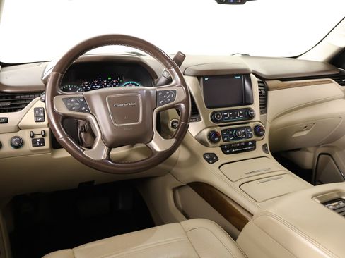 Used 2020 GMC Yukon XL Denali AWD/4WD image 2