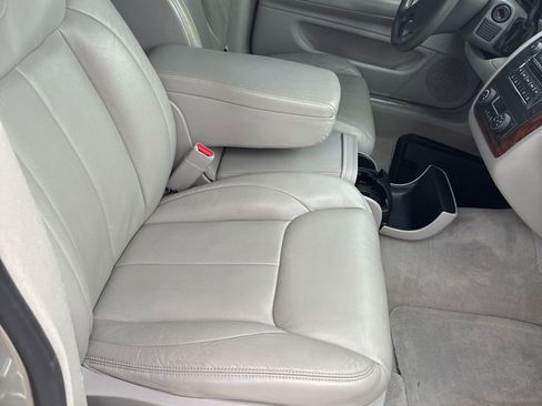 Used 2007 Cadillac DTS Luxury I w/ Trunk Convenience Package image 12