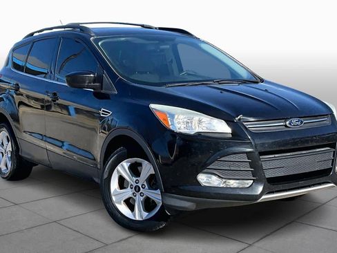 Used 2015 Ford Escape SE w/ Equipment Group 201A image 2