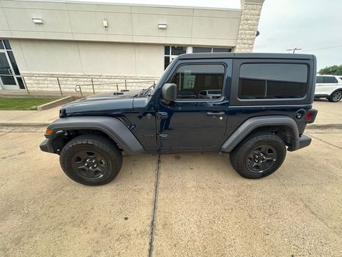 Used 2025 Jeep Wrangler Sport AWD/4WD image 4