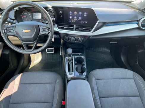 Used 2024 Chevrolet Trax LS w/ LS Convenience Package image 2