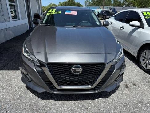 Used 2022 Nissan Altima 2.5 SR FWD image 2