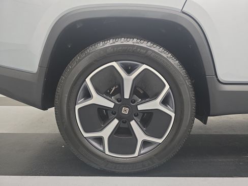 Used 2023 Rivian R1T Adventure AWD/4WD image 12