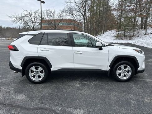 Used 2020 Toyota RAV4 XLE image 4