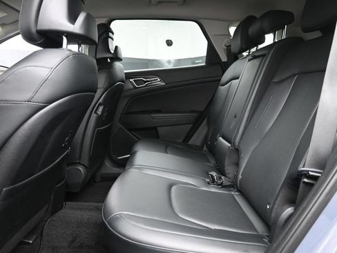 Used 2024 Kia Sportage EX AWD/4WD image 12