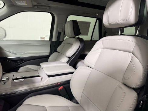 New 2025 Lincoln Navigator Reserve AWD/4WD image 23