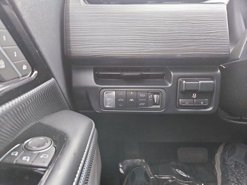 Used 2025 GMC Sierra EV Denali image 21