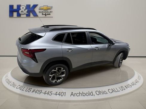 Used 2025 Chevrolet Trax LT w/ Driver Confidence Package FWD image 9