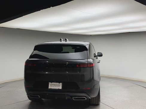 Used 2025 Land Rover Range Rover Sport SE image 3