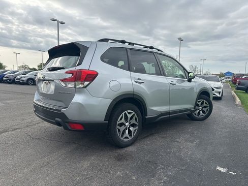 Used 2019 Subaru Forester Premium w/ All-Weather Package image 11