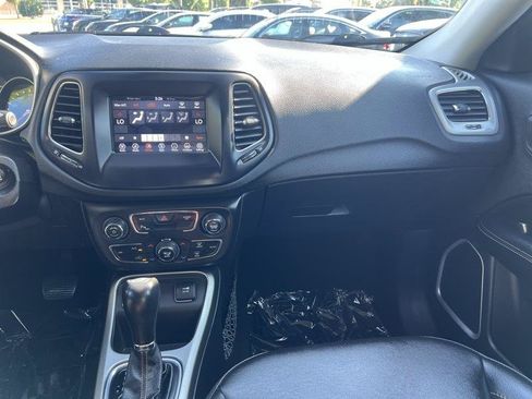 Used 2020 Jeep Compass Latitude w/ Popular Equipment Group FWD image 11