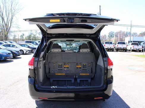Used 2012 Toyota Sienna XLE image 9
