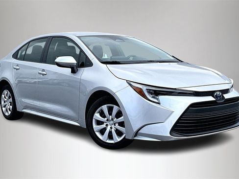 Used 2024 Toyota Corolla LE image 2