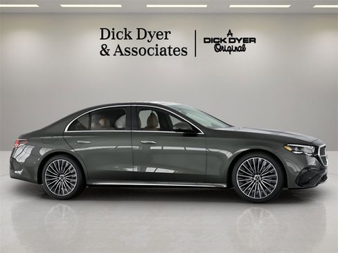 Used 2025 Mercedes-Benz E 350 Sedan image 3