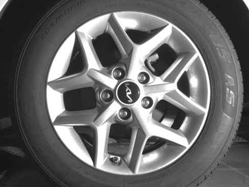 Used 2025 Kia Soul LX w/ LX Technology Package FWD image 17