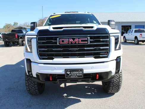 Used 2025 GMC Sierra 2500 AT4 w/ AT4 Premium Plus Package image 2