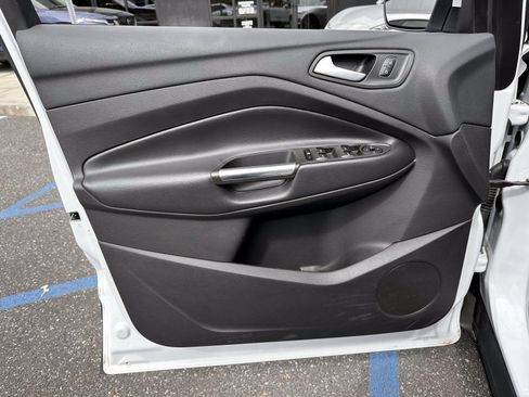 Used 2018 Ford Escape SE w/ SE Sync 3 Package AWD/4WD image 8