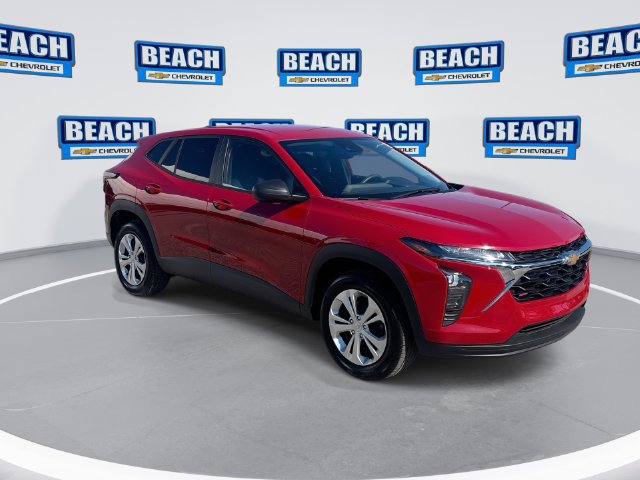 Used 2026 Chevrolet Trax LS FWD image 2