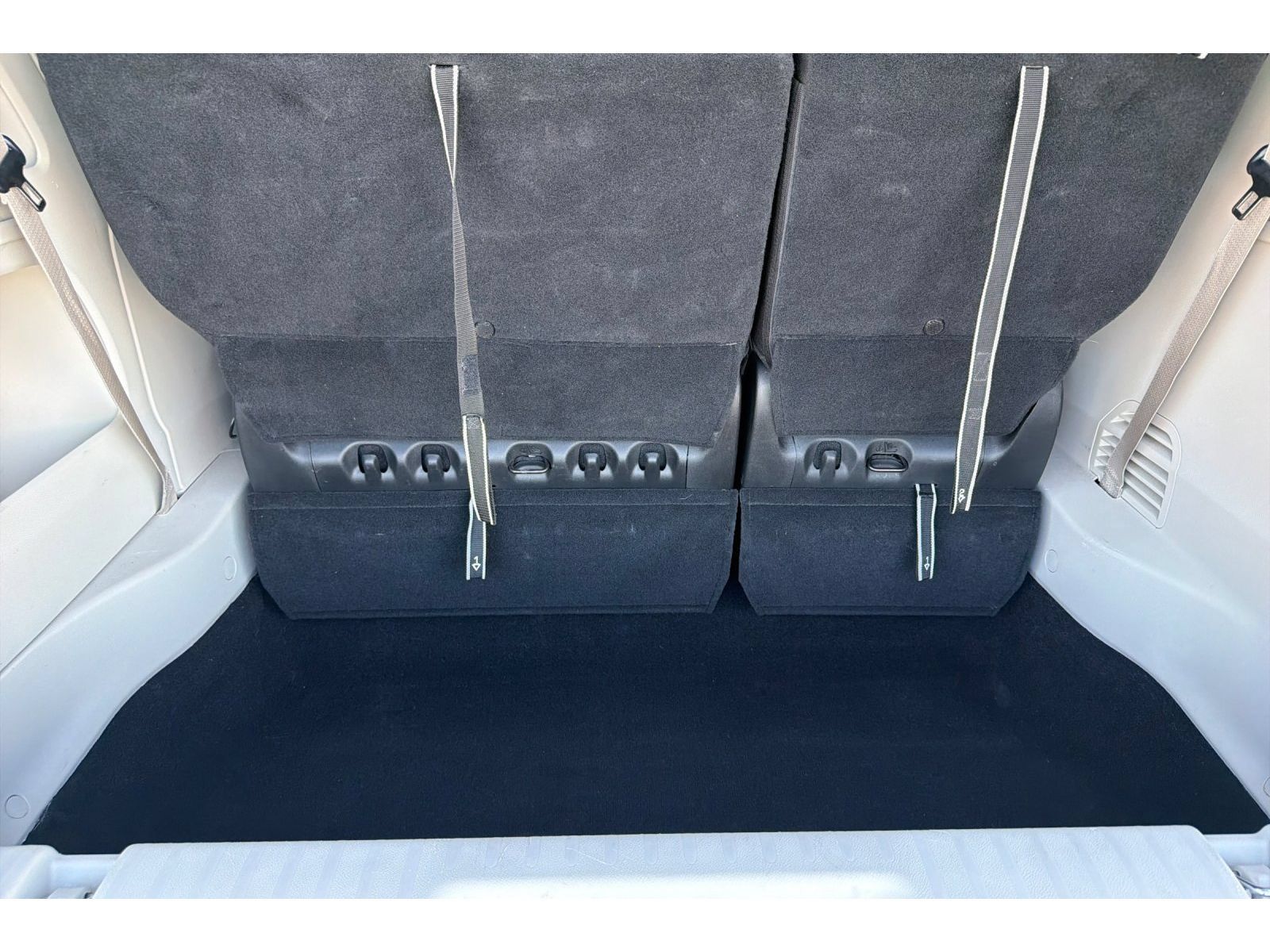 Used 2023 Chrysler Pacifica Touring-L FWD image 17