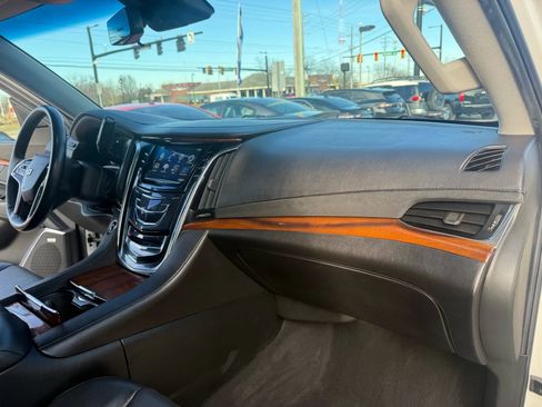 Used 2017 Cadillac Escalade ESV Luxury image 26